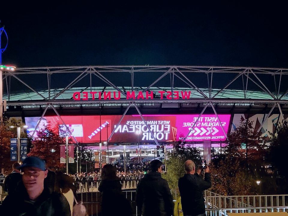 乐动一站式服务视角：2026赛季NFL常规赛怎么看布法罗比尔与费城老鹰？先搞懂入口与球队官方社媒的第一手动态